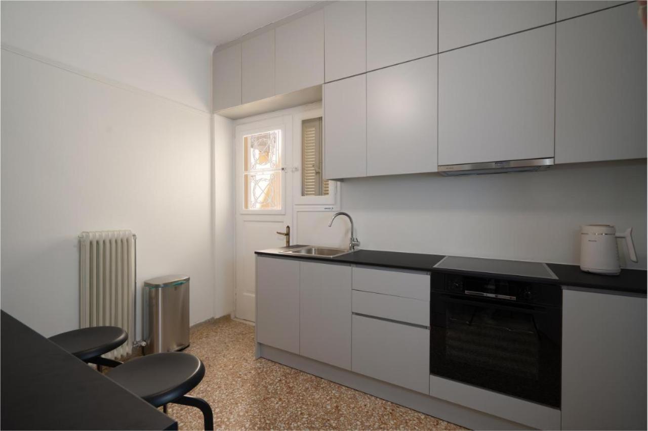Vibrant Urban Getaway: Charming 2-Bedroom Near Bars, Parks, And Metro Athen Eksteriør bilde